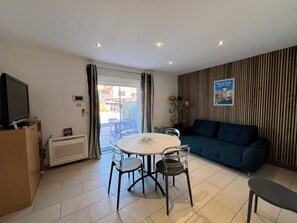 Interior - Mer & Soleil : Apartment for 4 people, air conditioning, parking, terrace, 100m from the sea (Palavas-les-Flots)