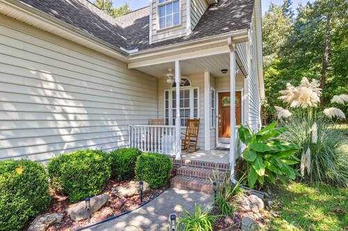 *Fire Pit *Fenced Yard *Near Downtown