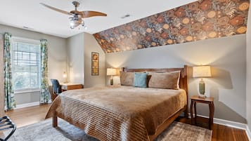 4 bedrooms, desk, iron/ironing board, travel crib