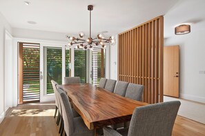 Dining - High-end Hamptons home - 5 bedroom all en suite - in Amagansett, fully outfitted (Amagansett)