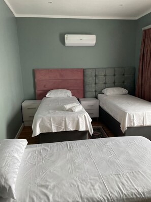 3 bedrooms, iron/ironing board, WiFi, bed sheets