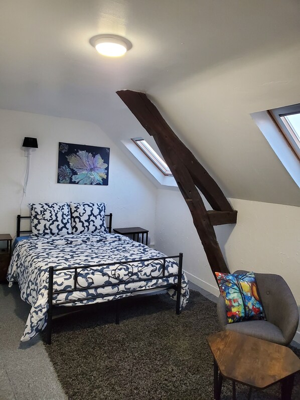 1 habitación, tabla de planchar con plancha, wifi y ropa de cama 