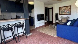 TV - Elegant apartment with pool in El Saler (Valencia)