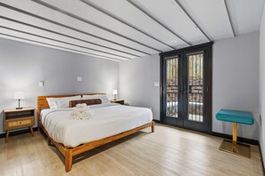 9 habitaciones, tabla de planchar con plancha y cuna de viaje 