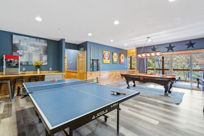 Game room - Elegant Elite Estate By Ghosal Luxury Lodging (Pigeon Forge)