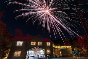 Property grounds - Elegant Elite Estate By Ghosal Luxury Lodging (Pigeon Forge)