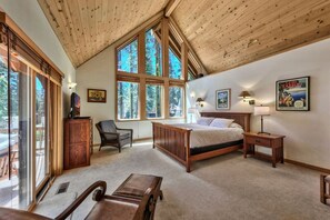 6 bedrooms, desk, iron/ironing board, free WiFi