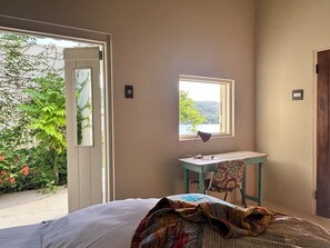 6 bedrooms, free WiFi, bed sheets