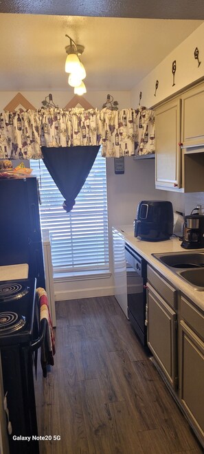 Private kitchen - Ecleptic, Laid back 🏡 away from 🏡  (Houston)
