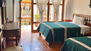 1 habitación y espacio para trabajar con laptop