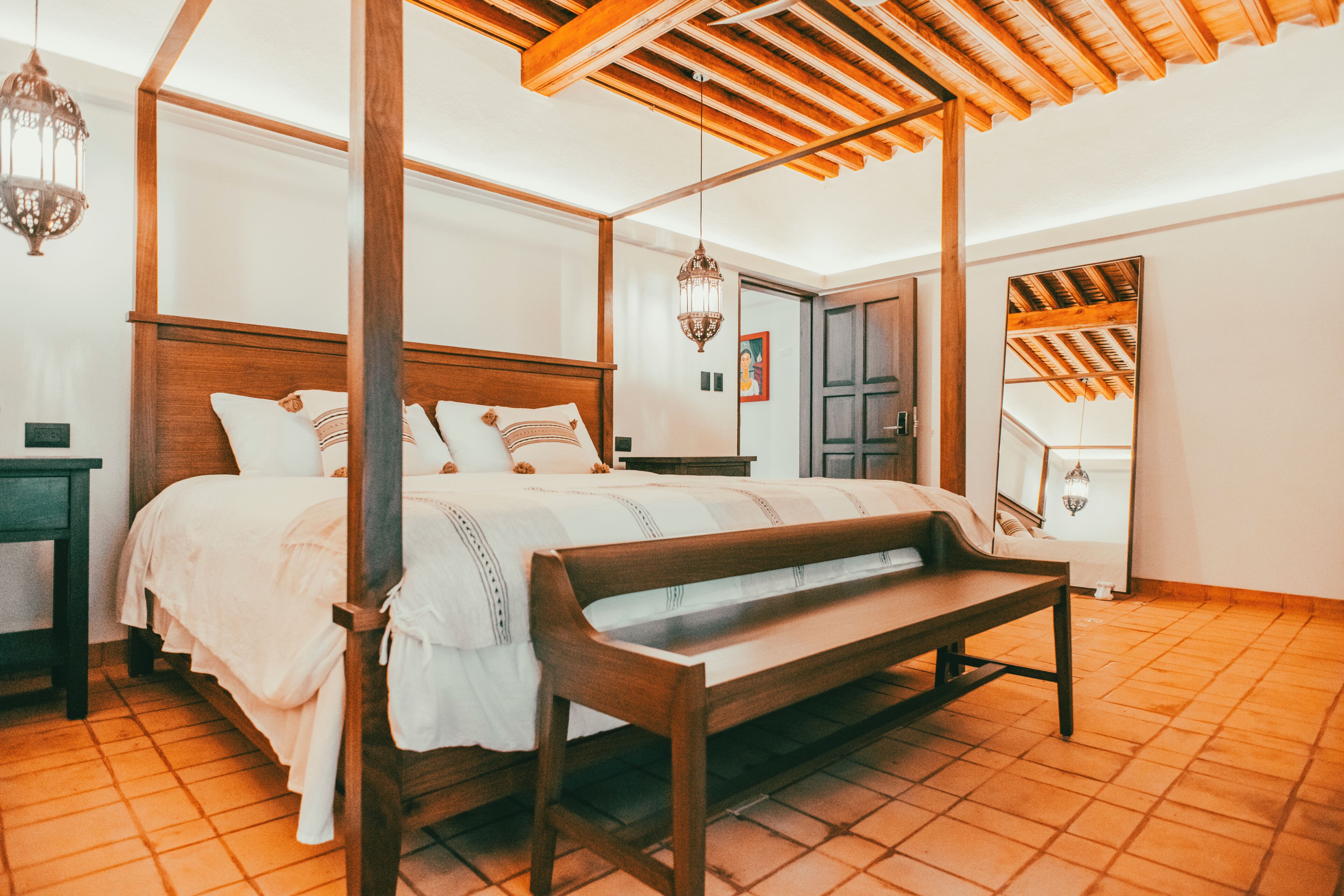 Rom – premium | Skrivebord for bærbar PC, strykejern/-brett og wi-fi (inkludert)