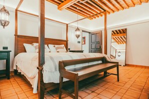 Premium Room | Laptop workspace, iron/ironing board, free WiFi, bed sheets - Hotel Socavon (Guanajuato)