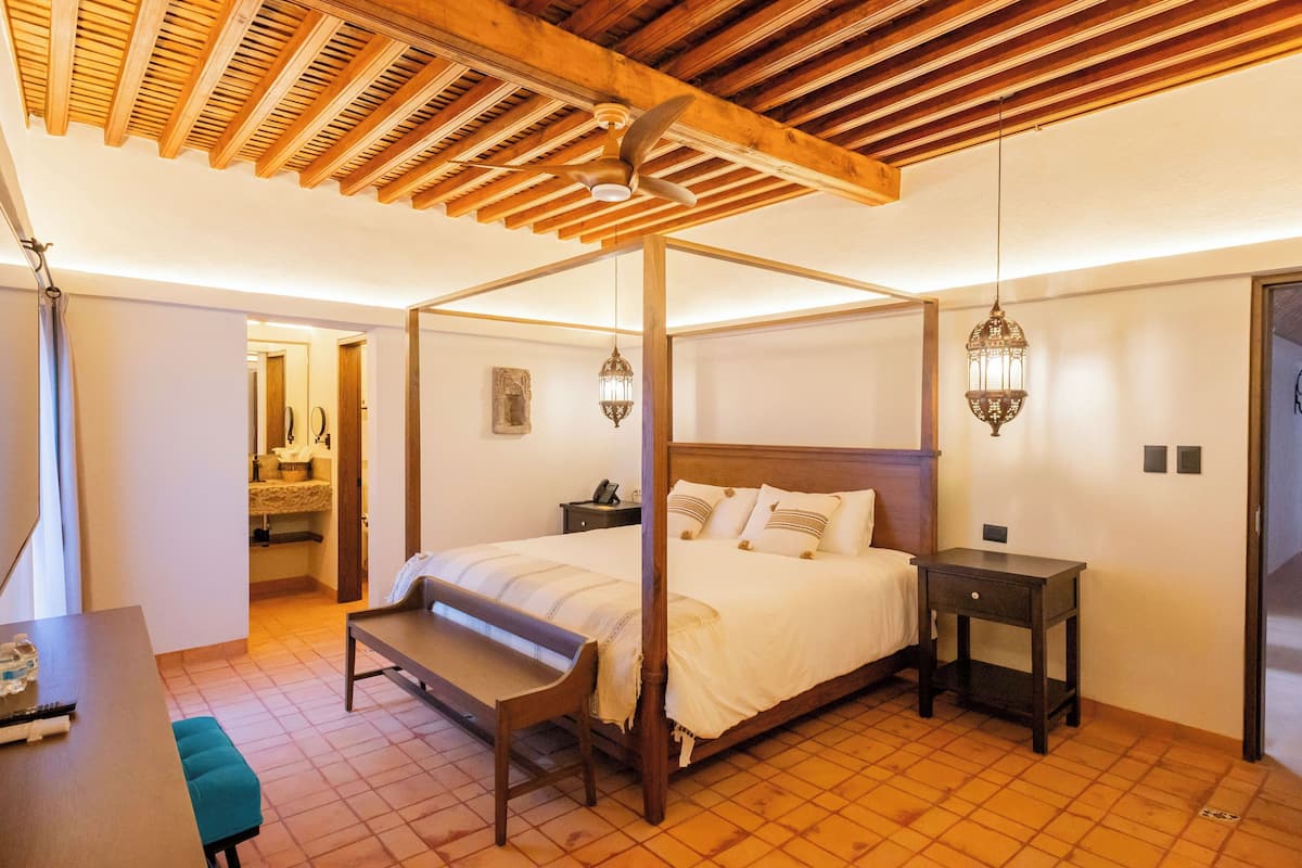 Junior Studio Suite | Laptop workspace, iron/ironing board, free WiFi, bed sheets