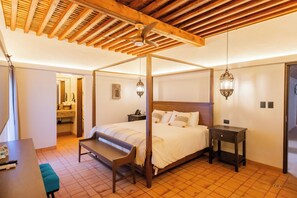 Junior Studio Suite | Laptop workspace, iron/ironing board, free WiFi, bed sheets - Hotel Socavon (Guanajuato)