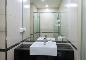 Studio, Balcony | Bathroom - Siam Oriental Plaza by Apartwell (Pattaya)
