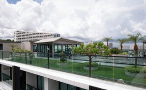 Rooftop terrace - Siam Oriental Plaza by Apartwell (Pattaya)