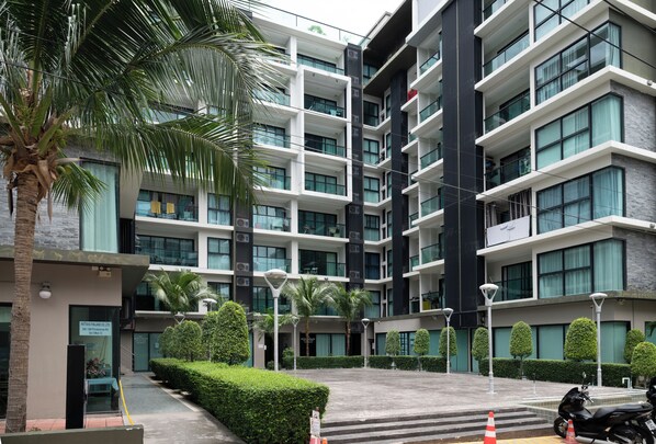 Front of property - Siam Oriental Plaza by Apartwell (Pattaya)