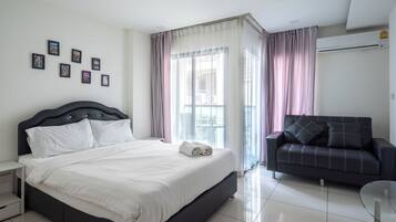 Studio, Balcony | In-room safe, free WiFi