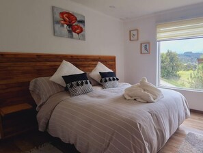 3 habitaciones, tabla de planchar con plancha, wifi y ropa de cama 