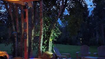 Tina de hidromasaje al aire libre