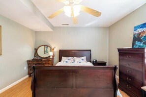 2 bedrooms, in-room safe, desk, travel cot