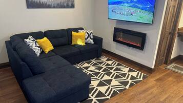 Televisión y chimenea