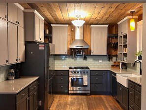 Unclassified image, 4 of 37, button