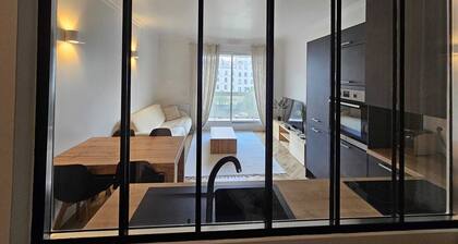 Refait Ă neuf: 5min des Champs-Elysees, La Defense Arena, 20min la Tour Eiffel