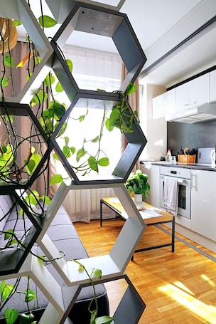 Standard Apartment, Multiple Beds, Air conditioning | Private kitchen | Full-size fridge, microwave, oven, stovetop
