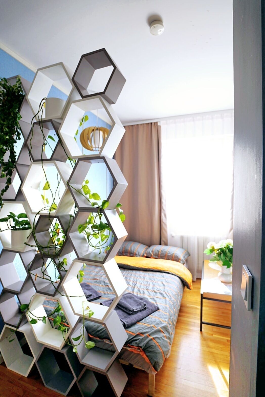 Standaard appartement, Meerdere bedden, airconditioning | Woonruimte | Een 42-inch flatscreentelevisie met digitale zenders