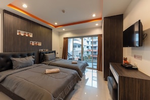 Estudio básico, balcón | Caja fuerte, wifi gratis, ropa de cama