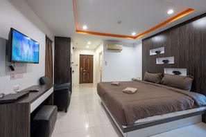 Basic Studio | In-room safe, free WiFi, bed sheets