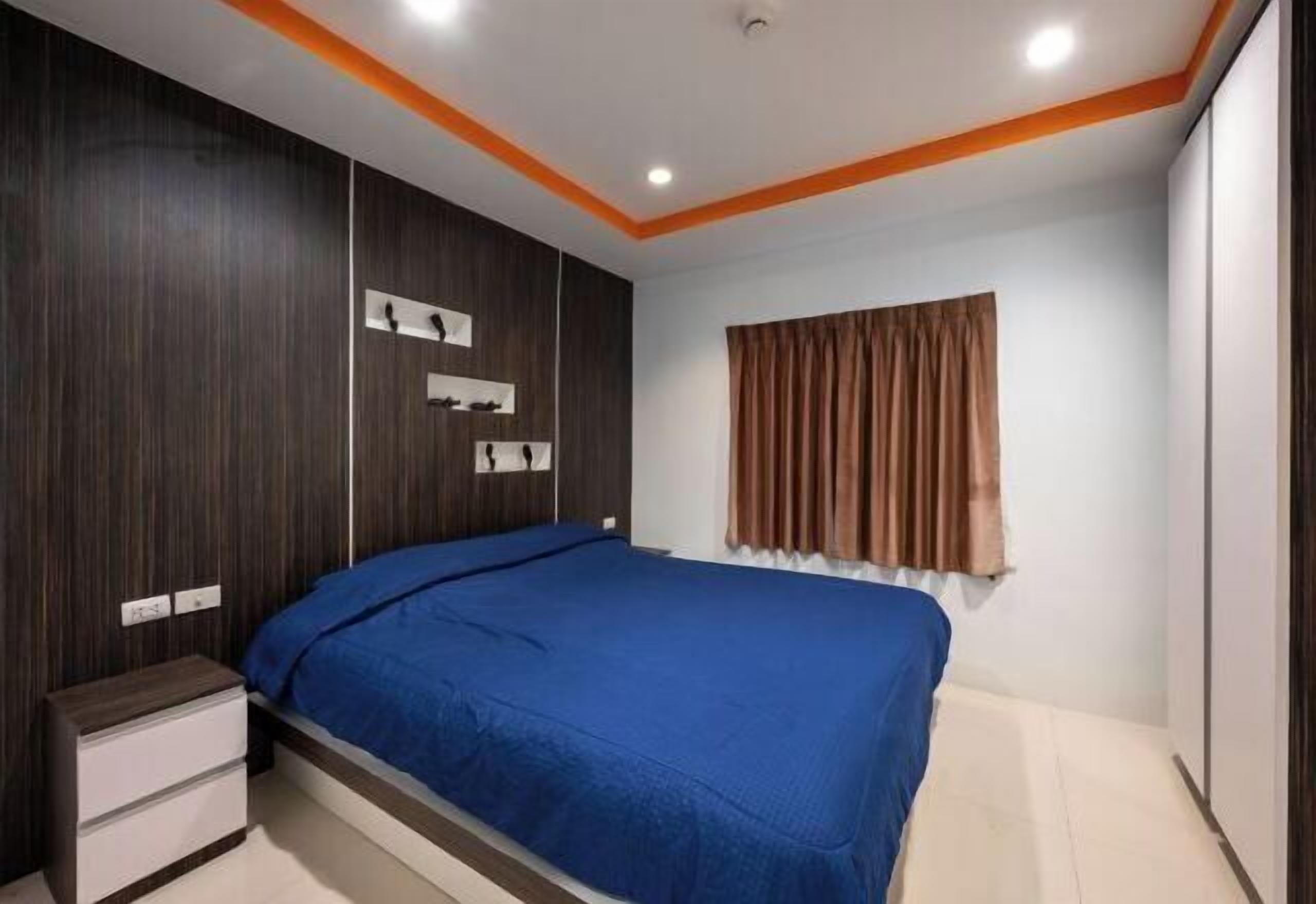 In-room safe, free WiFi, bed sheets