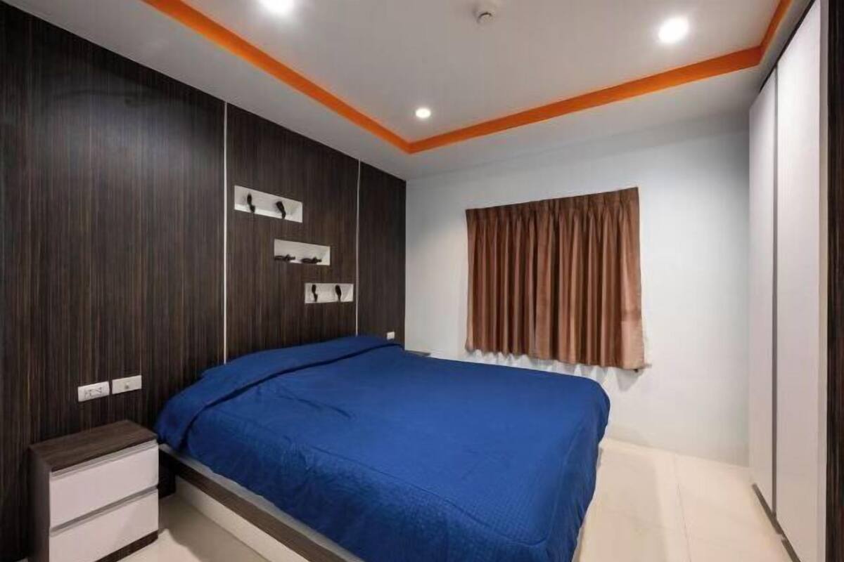 In-room safe, free WiFi, bed sheets