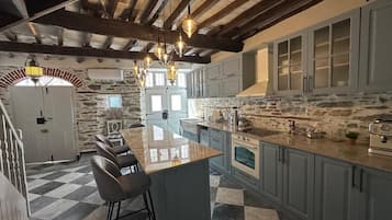 冰箱、微波炉、烤箱、炉灶