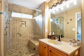 Shower, hair dryer, towels, soap - Modern Cabin Vibe, With great back yard to relax in. New furnishings and hot tub (Littleton)