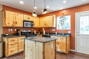 Microondas, horno, parrilla de estufa y lavavajillas