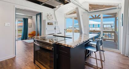 Waterfront~Nostalgic Beach Cottage