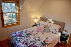 1 bedroom, desk, WiFi, bed sheets