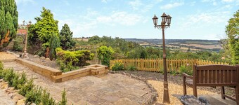 5 bedroom accommodation in Chesterfield