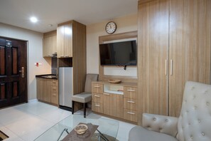 Comfort Studio, 1 King Bed, Balcony | In-room safe, laptop workspace, free WiFi - New Nordic Trend 2 by Apartwell (Pattaya)