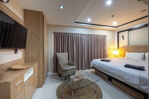 Comfort Studio, 1 King Bed, Balcony | In-room safe, laptop workspace, free WiFi - New Nordic Trend 2 by Apartwell (Pattaya)
