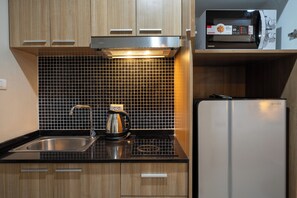 Comfort Studio, 1 King Bed, Balcony | Private kitchenette | Stovetop - New Nordic Trend 2 by Apartwell (Pattaya)