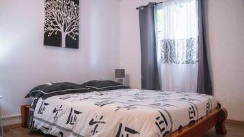 3 Schlafzimmer, Bügeleisen/Bügelbrett, Reisekinderbett, WLAN