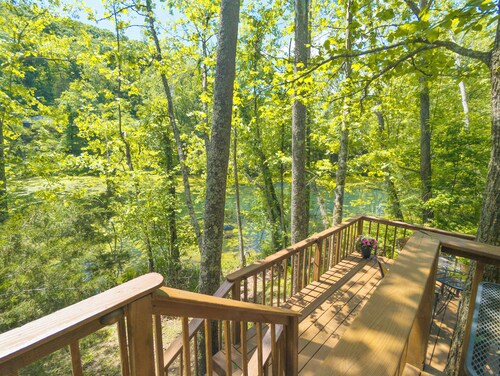 Twilight Trails- 3 bedroom cabin. 6 min away from downtown Eureka Springs!