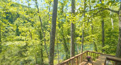 Twilight Trails- 3 bedroom cabin. 6 min away from downtown Eureka Springs!