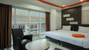 Standard Studio, 2 Twin Beds, Balcony | In-room safe, free WiFi