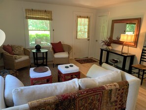 Smart TV, stereo - Perfect getaway at foothills of the Blue Ridge Mountains, with gorgeous views! (Afton)