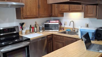 مستلزمات طهي/أطباق/أوعية