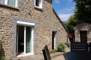 تناول الطعام بالخارج